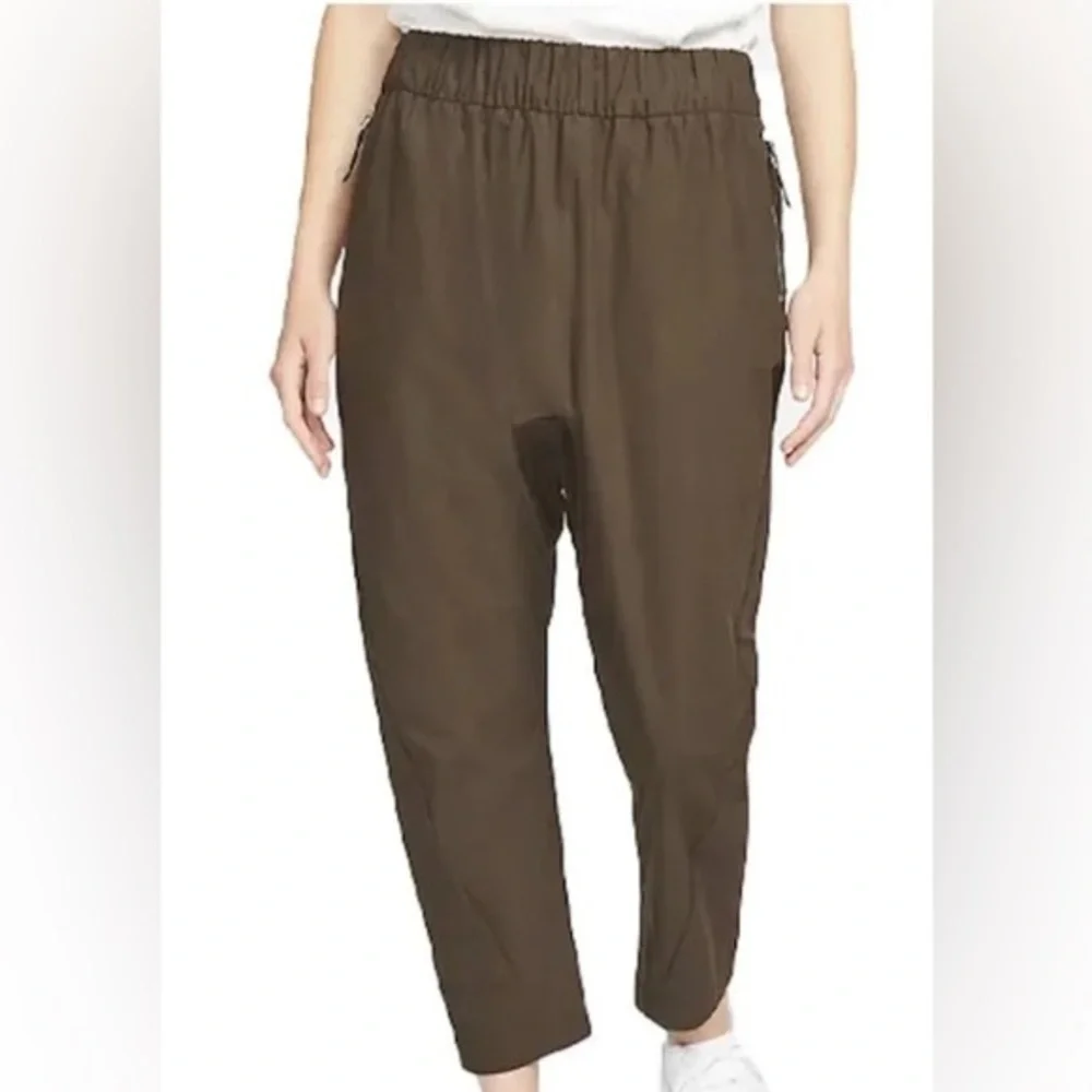 NIKE Woven‎ Technical Every Stitch Considered Dropped Crotch Barrel Pant Brown